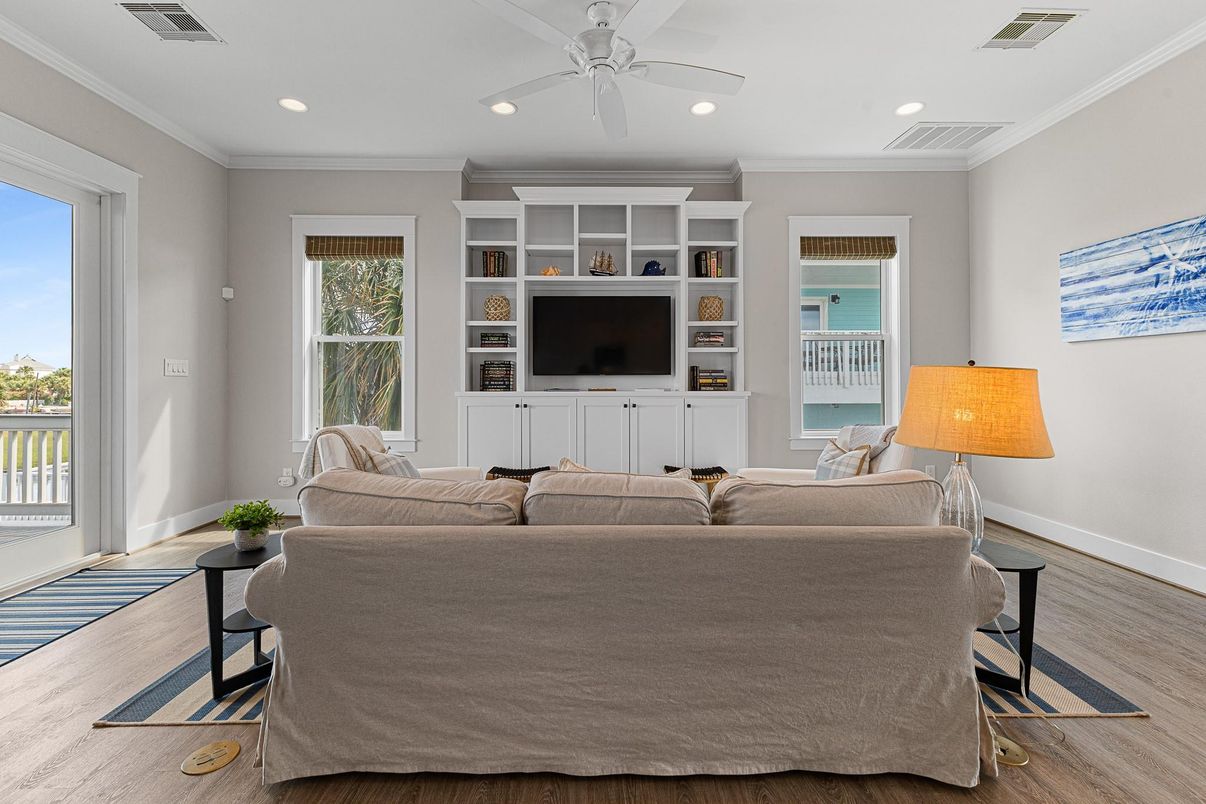 Interior, Living room, Recessed Lighting, Wood Texture Flooring