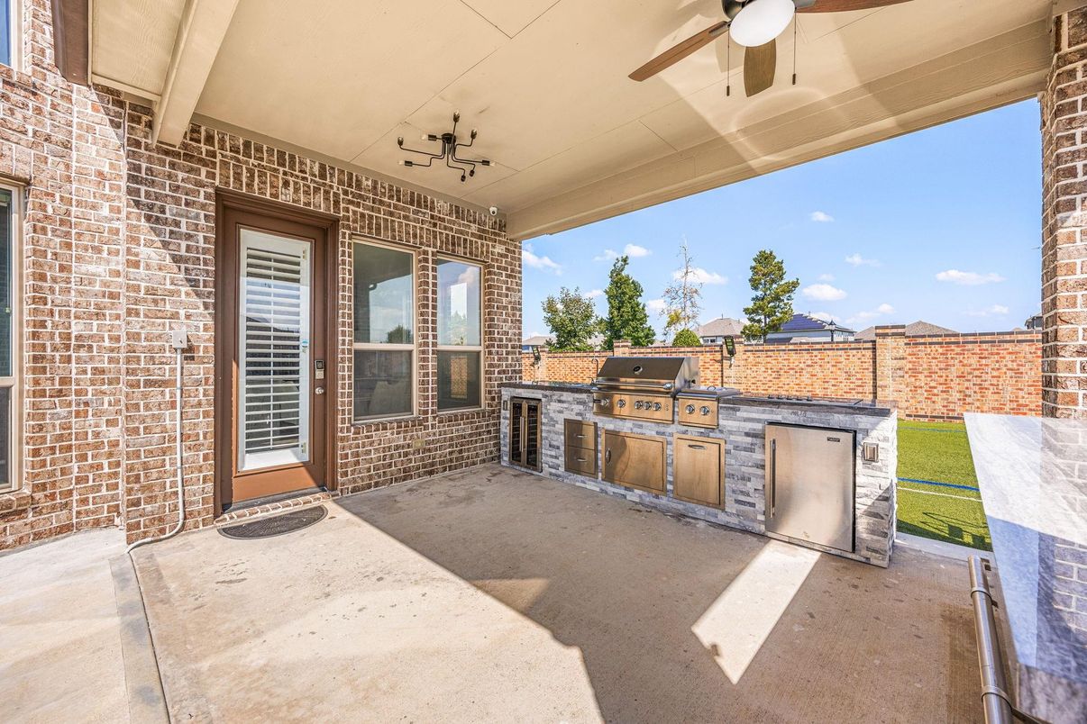 Exterior, Outdoor Kitchen