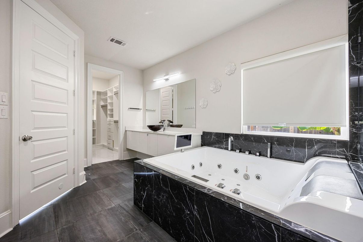 Bathroom, Dual Sink Vanities, Interior