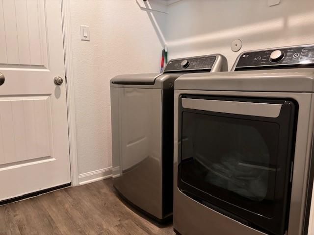 Interior, Washer, Wood Texture Flooring