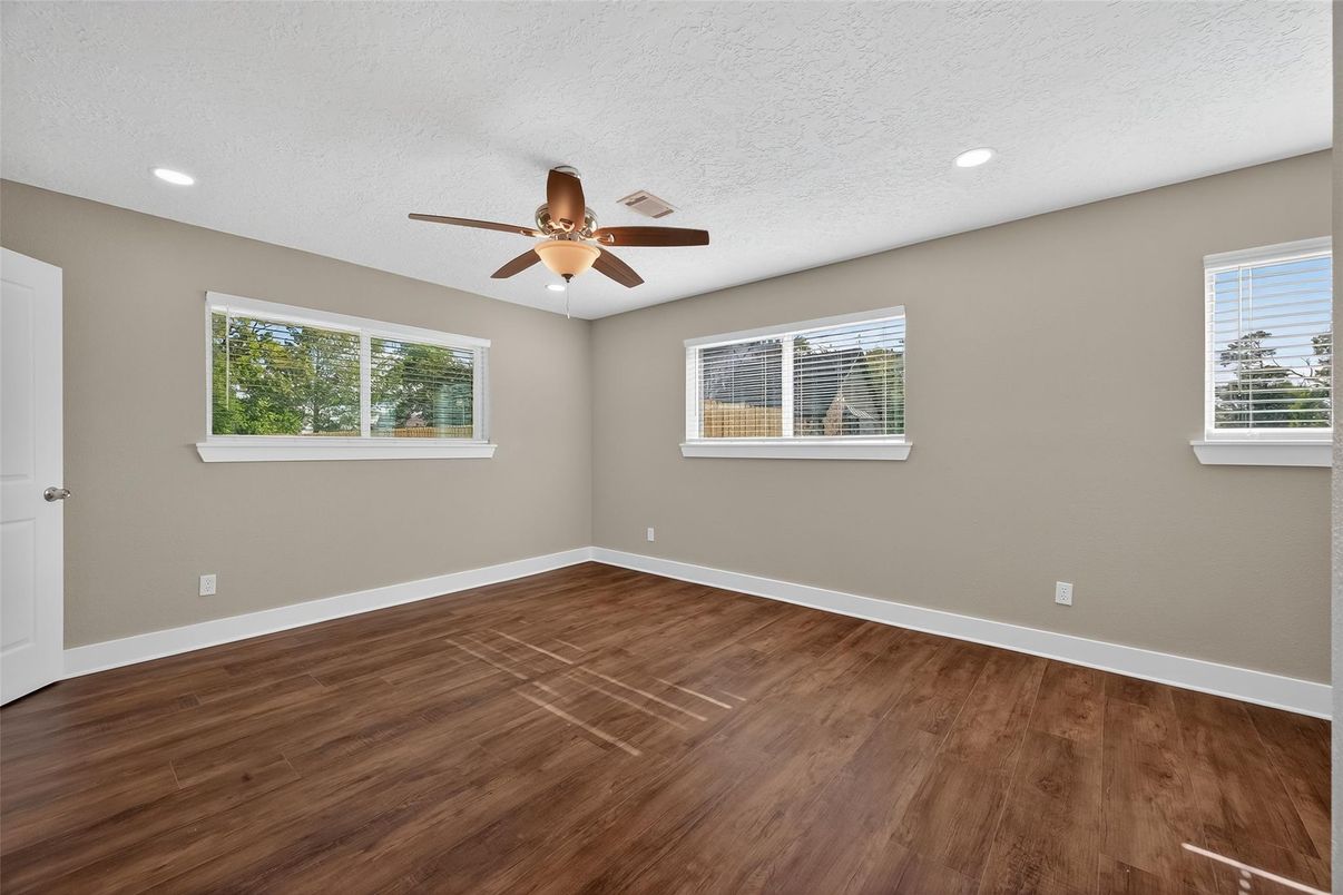 Empty room, Interior, Recessed Lighting, Wood Texture Flooring