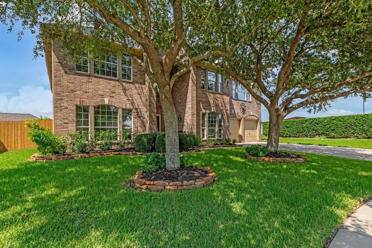Backyard, Exterior, Facade, Brick Facade, Georgian