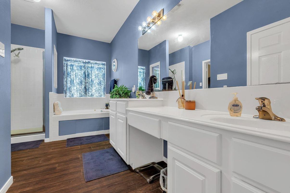 Bathroom, Dual Sink Vanities, Interior, Wood Texture Flooring