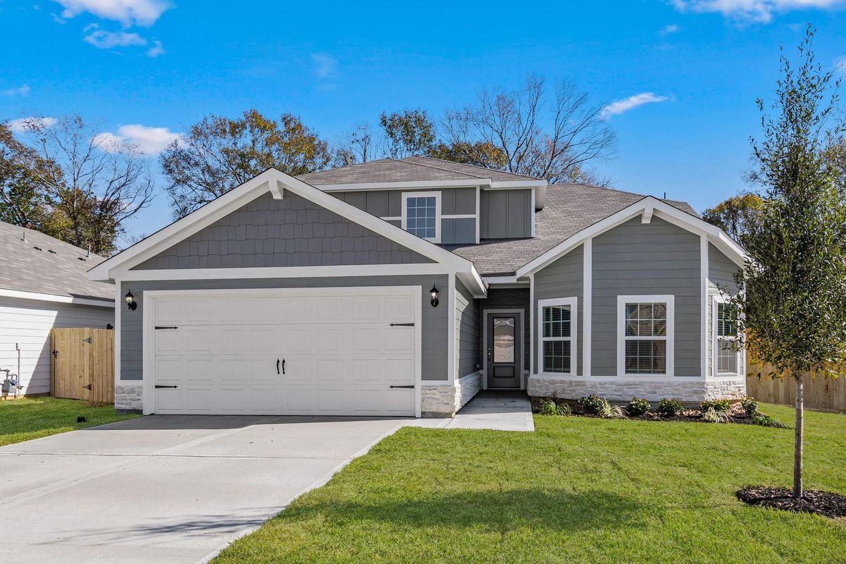 Attached, Exterior, Facade, American Craftsman