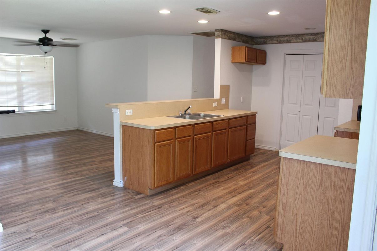 Interior, Recessed Lighting, Wood Texture Flooring