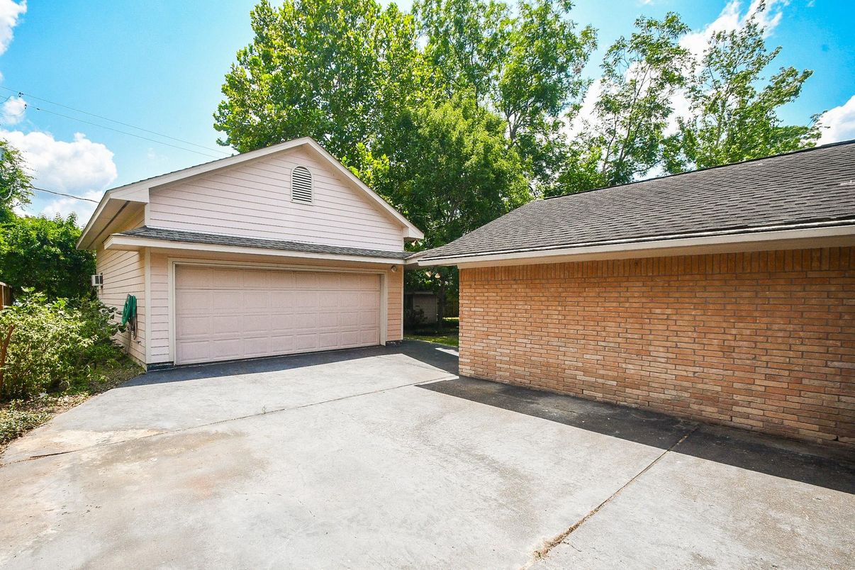 Detached Garage, Exterior