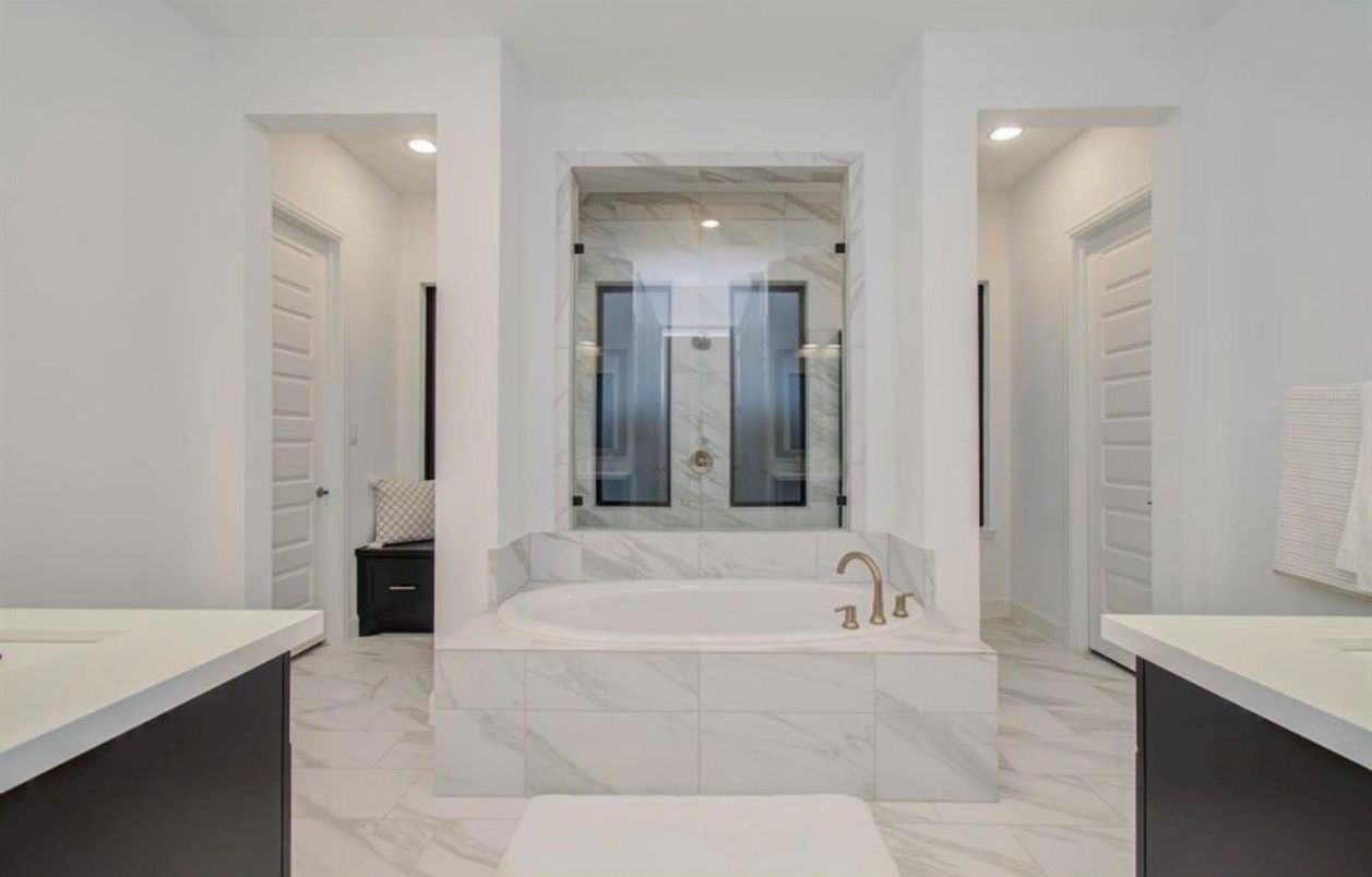 Bathroom, Interior, Marble, Marble Walls, Recessed Lighting