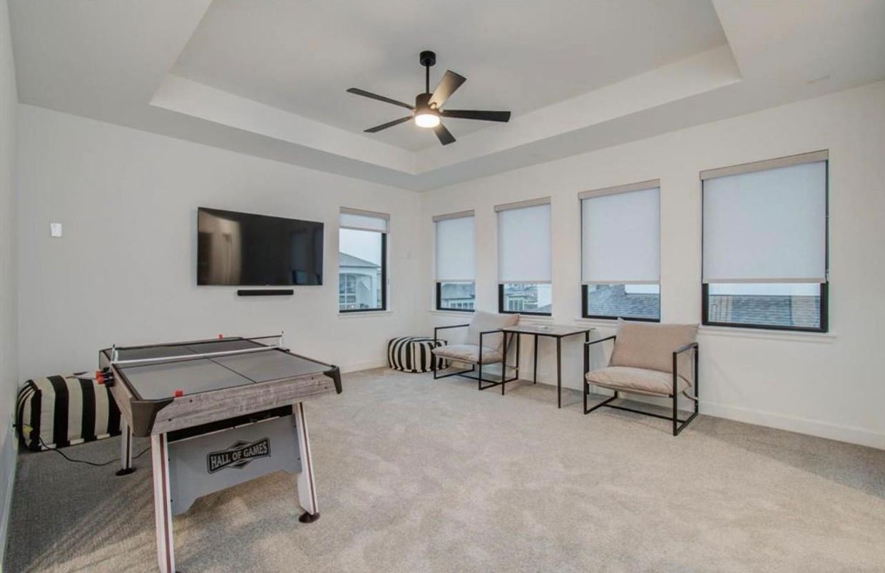 Game Room, Interior