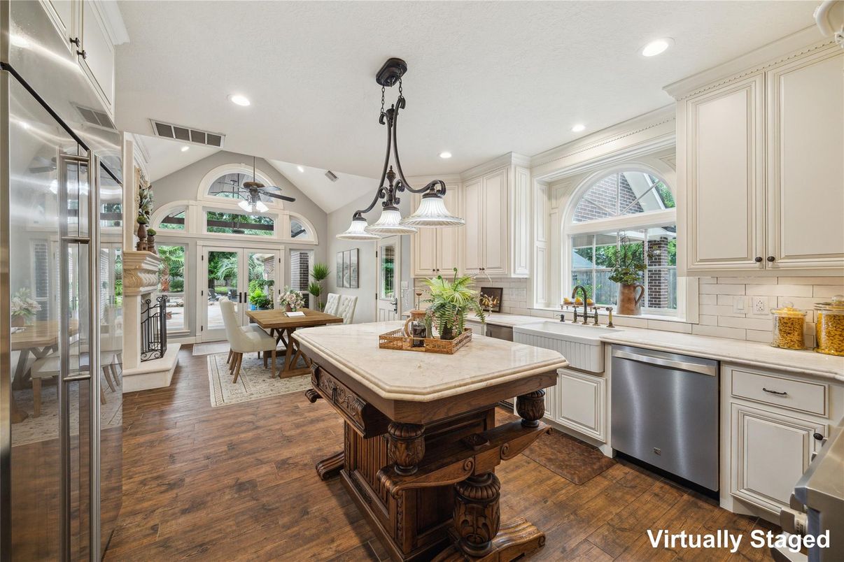 Dining room, Interior, Kitchen, Pendant Lights, Recessed Lighting, Stainless Steel Appliances, Wood Texture Flooring