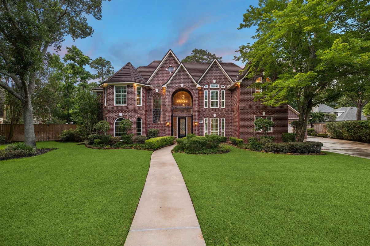 Backyard, Exterior, Facade, Brick Facade, French Provincial