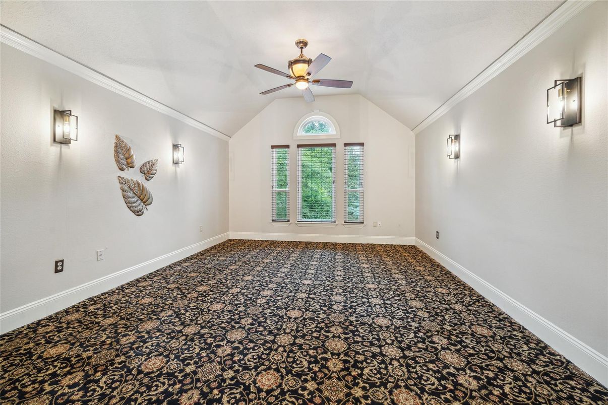 Empty room, Interior