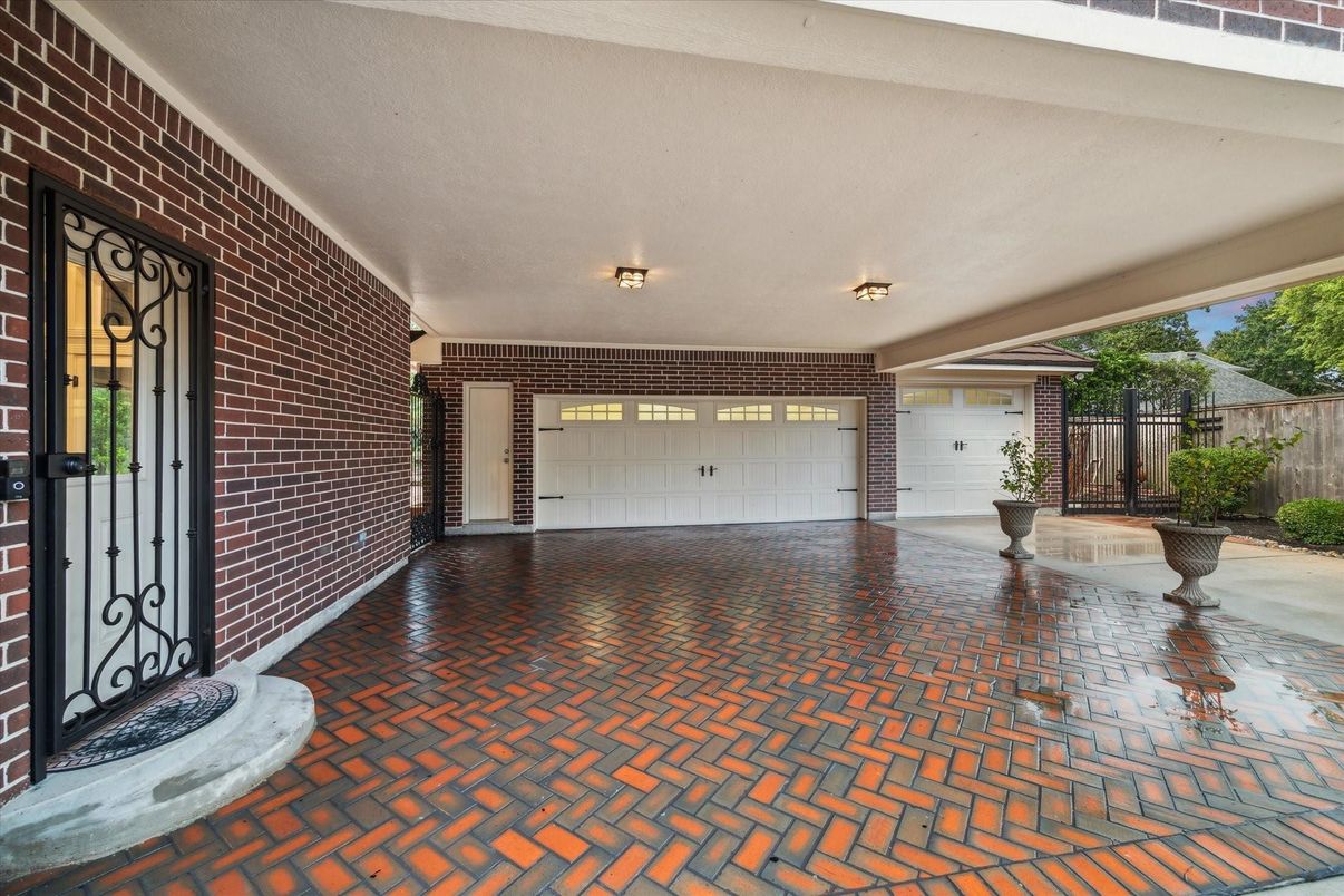 Detached Garage, Exterior