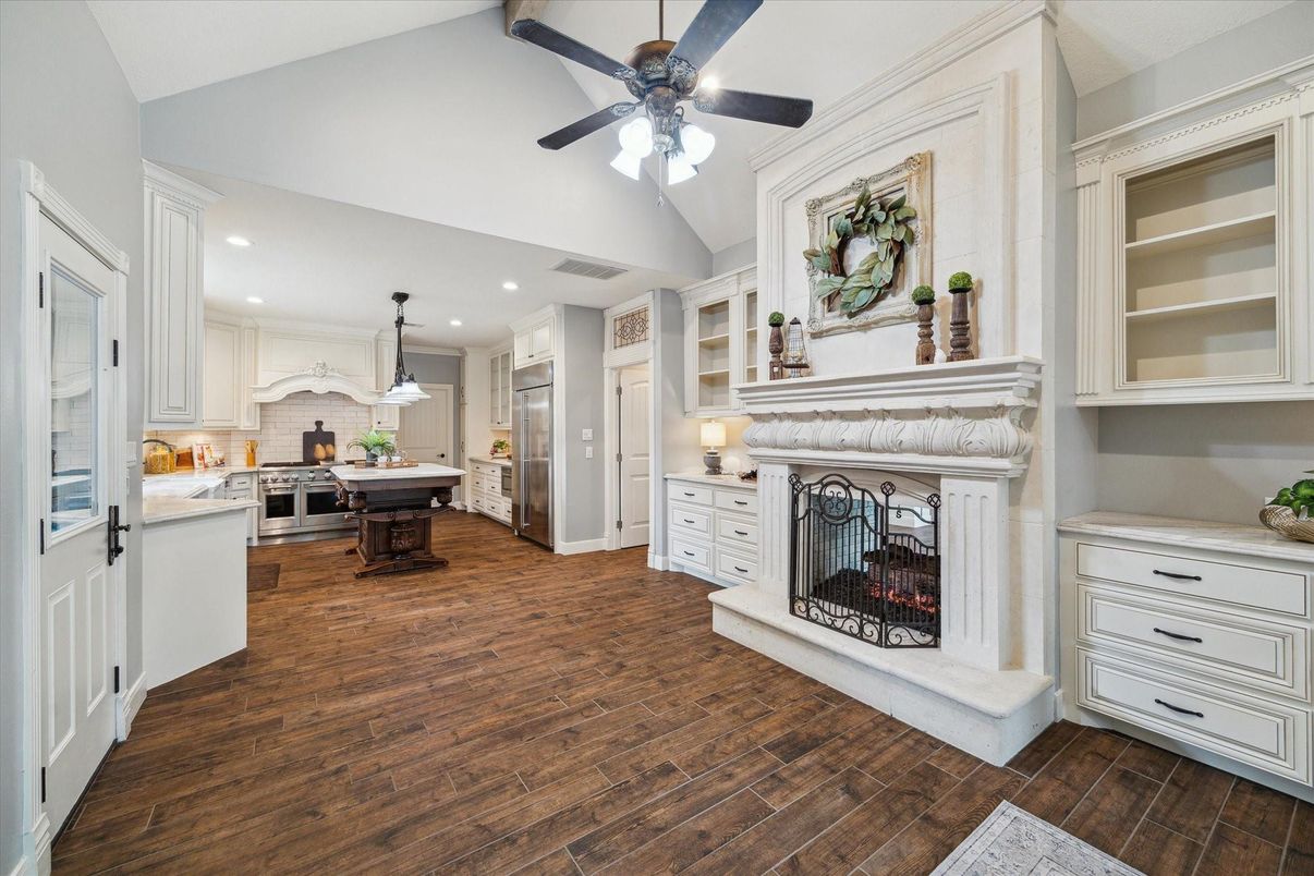Fireplace, Interior, Kitchen, Pendant Lights, Recessed Lighting, Wood Texture Flooring