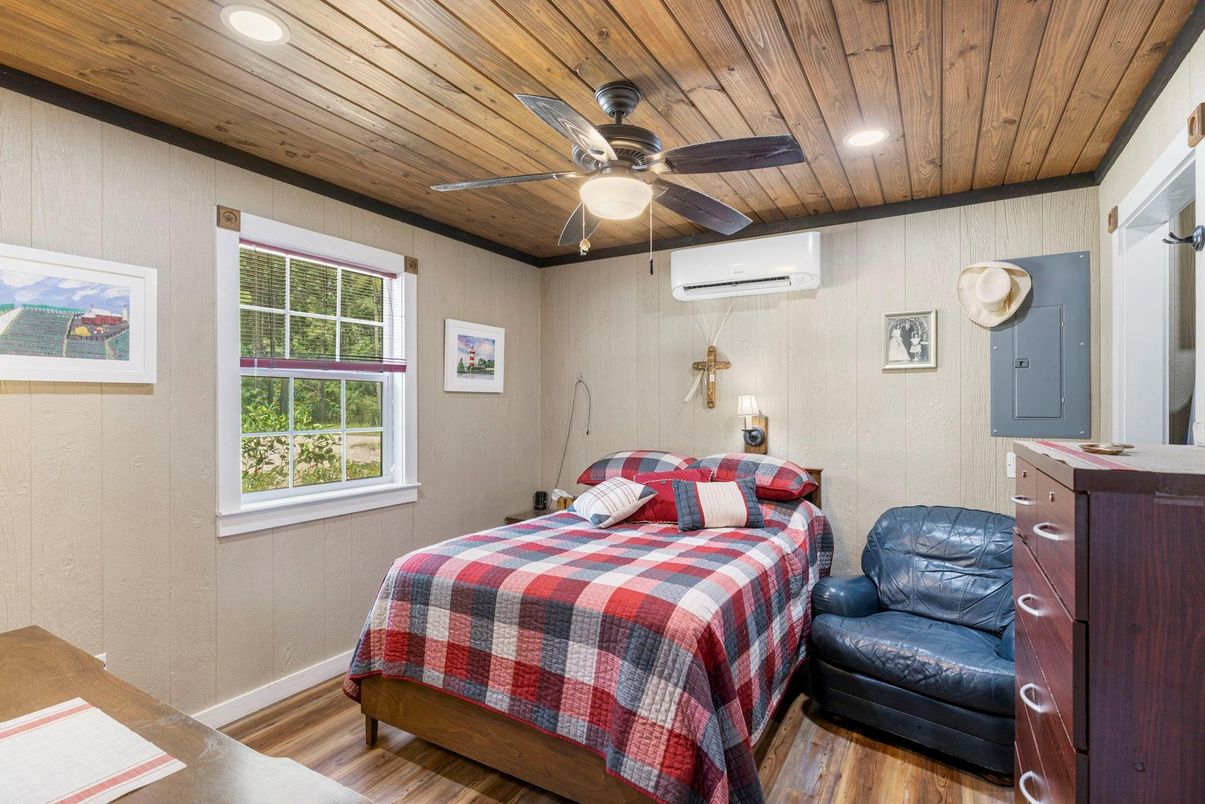 Bedroom, Interior, Recessed Lighting, Wooden Ceilings, Wood Texture Flooring