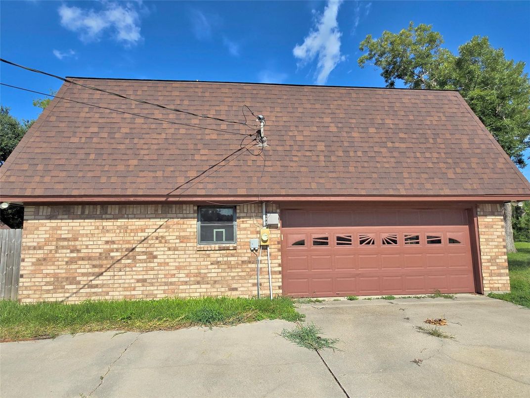 Detached Garage, Exterior