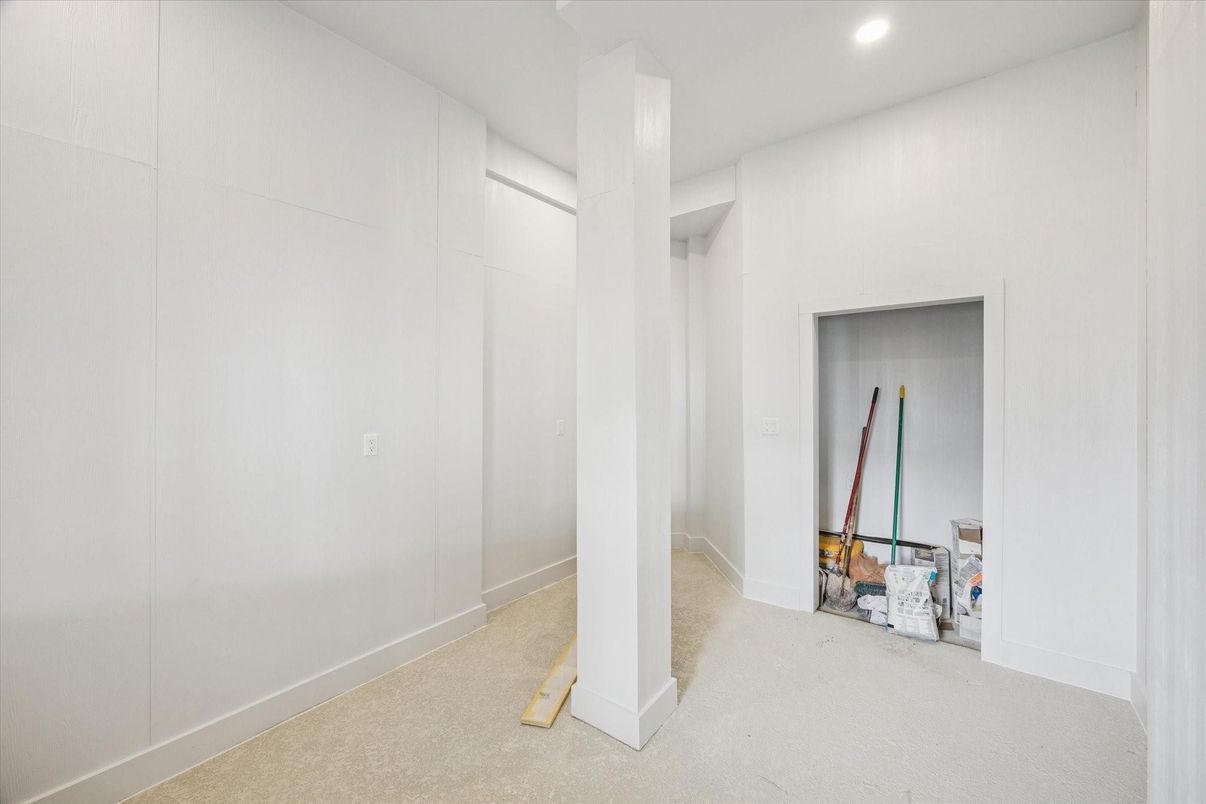Empty room, Interior, Recessed Lighting