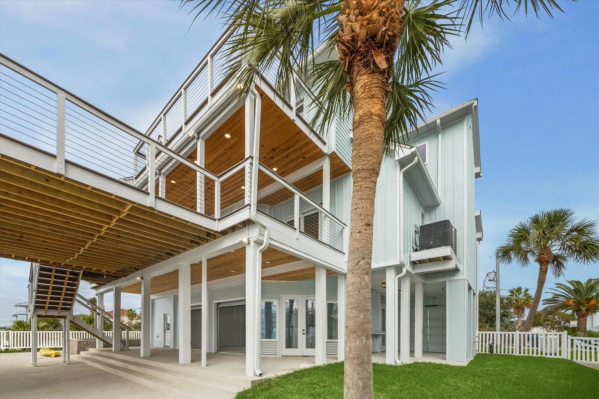 Exterior, Facade, None