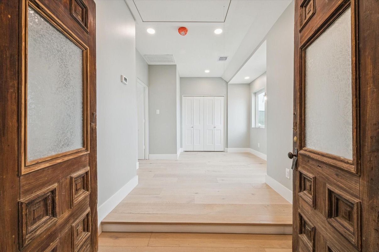 Interior, Recessed Lighting, Wood Texture Flooring