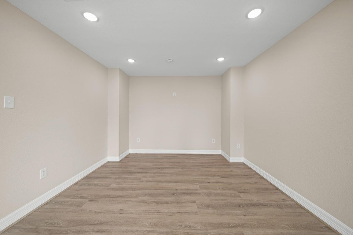 Empty room, Interior, Recessed Lighting, Wood Texture Flooring