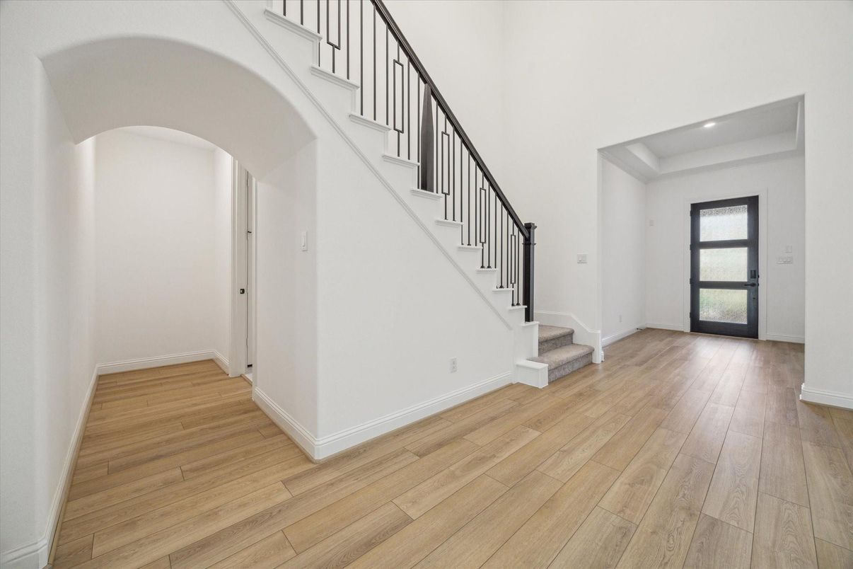 Interior, Recessed Lighting, Wood Texture Flooring