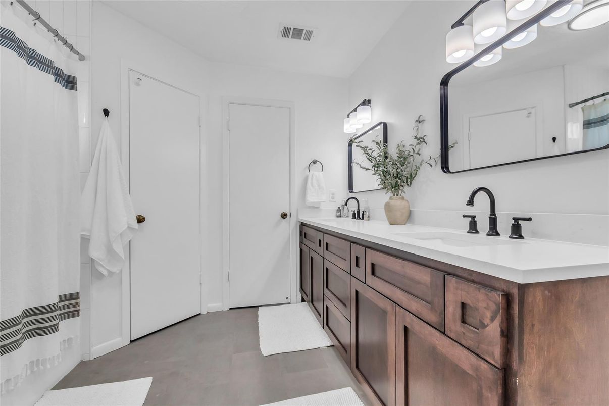 Bathroom, Dual Sink Vanities, Interior