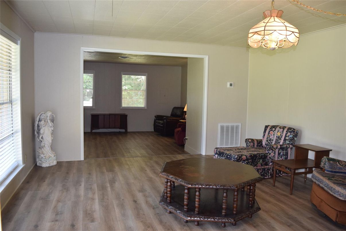 Interior, Pendant Lights, Wood Texture Flooring