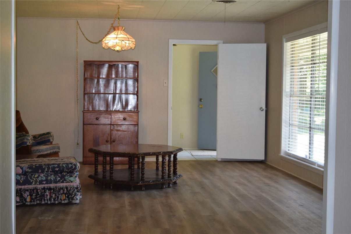 Interior, Pendant Lights, Wood Texture Flooring