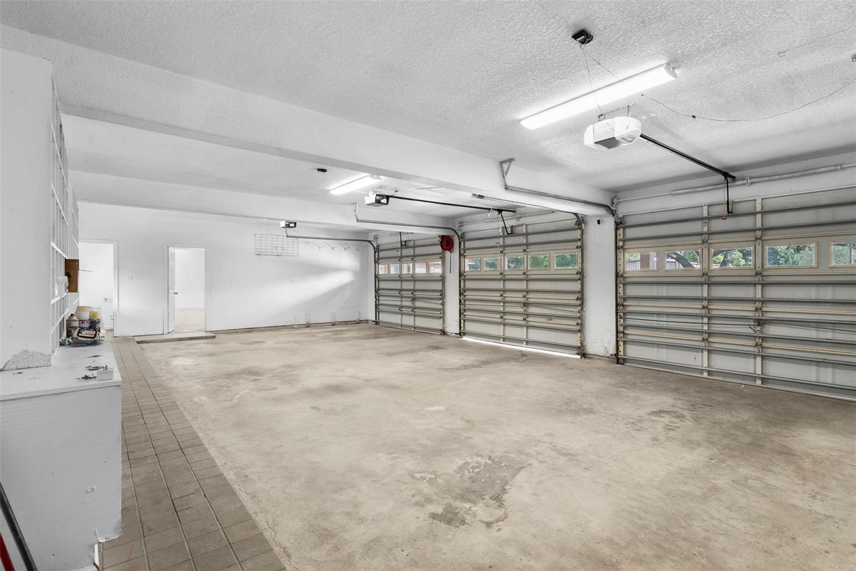 Garage, Interior