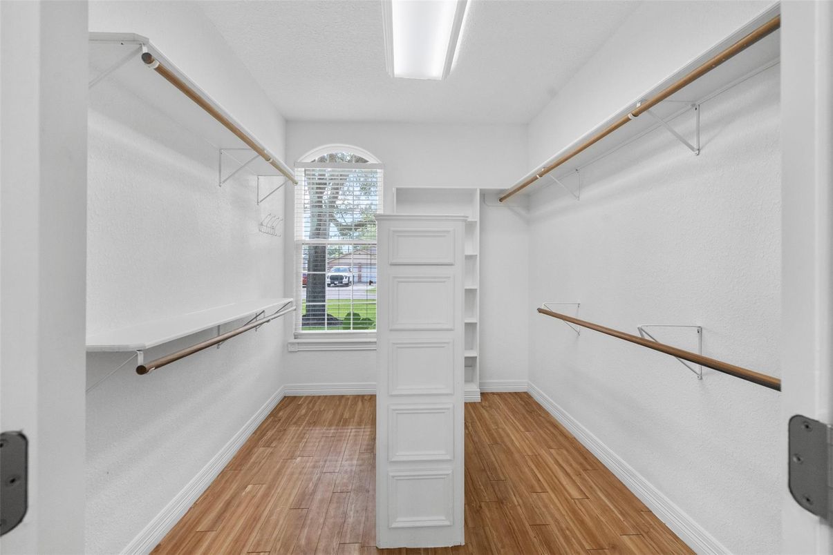 Interior, Walk-in Closets, Wood Texture Flooring