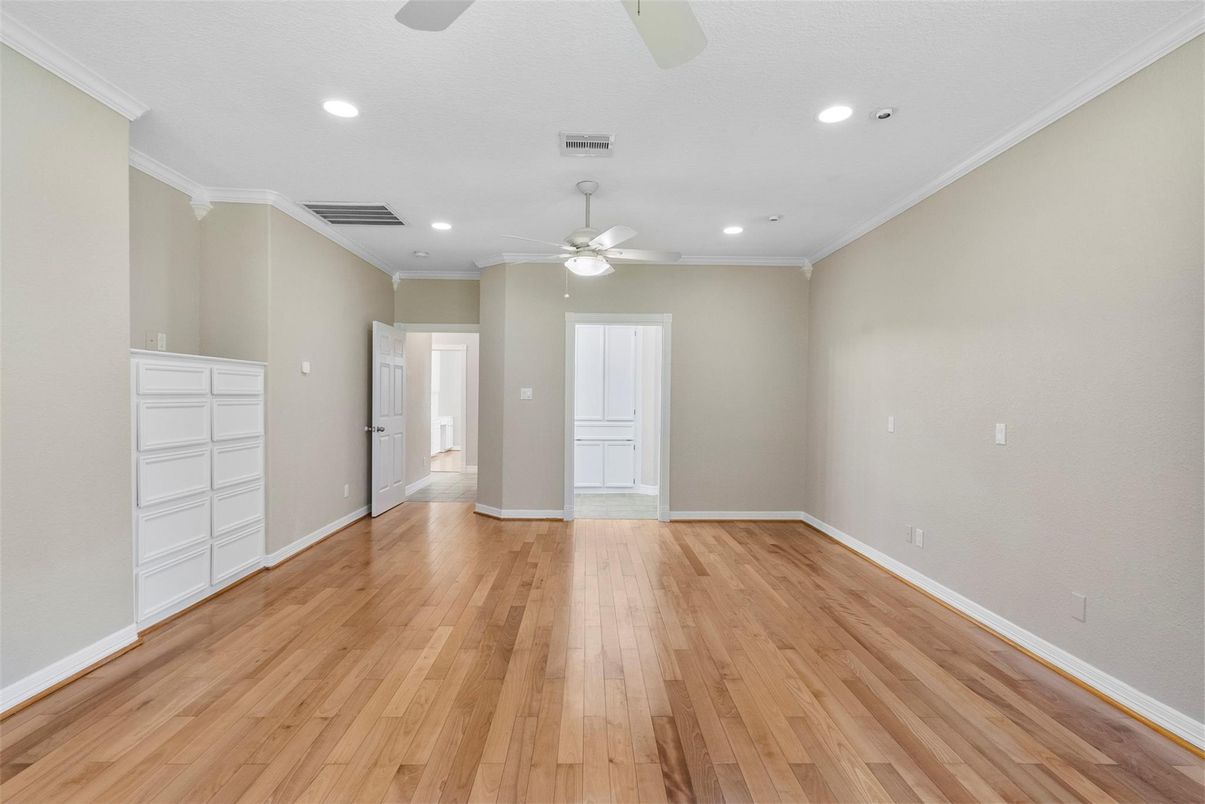 Empty room, Interior, Recessed Lighting, Wood Texture Flooring