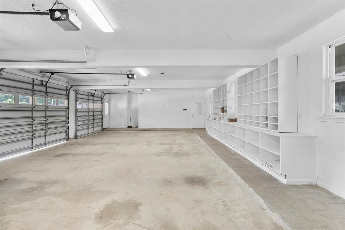 Garage, Interior