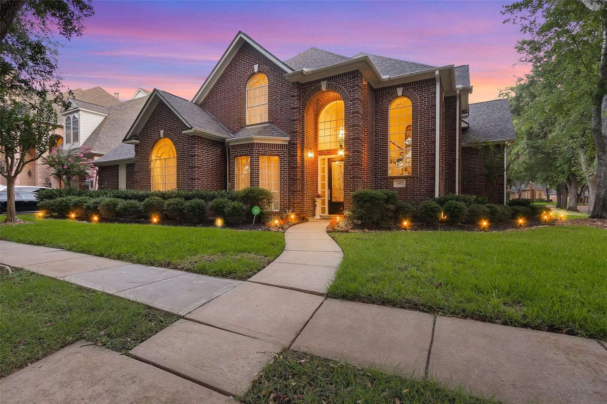 Exterior, Facade, Brick Facade, Brick Traditional