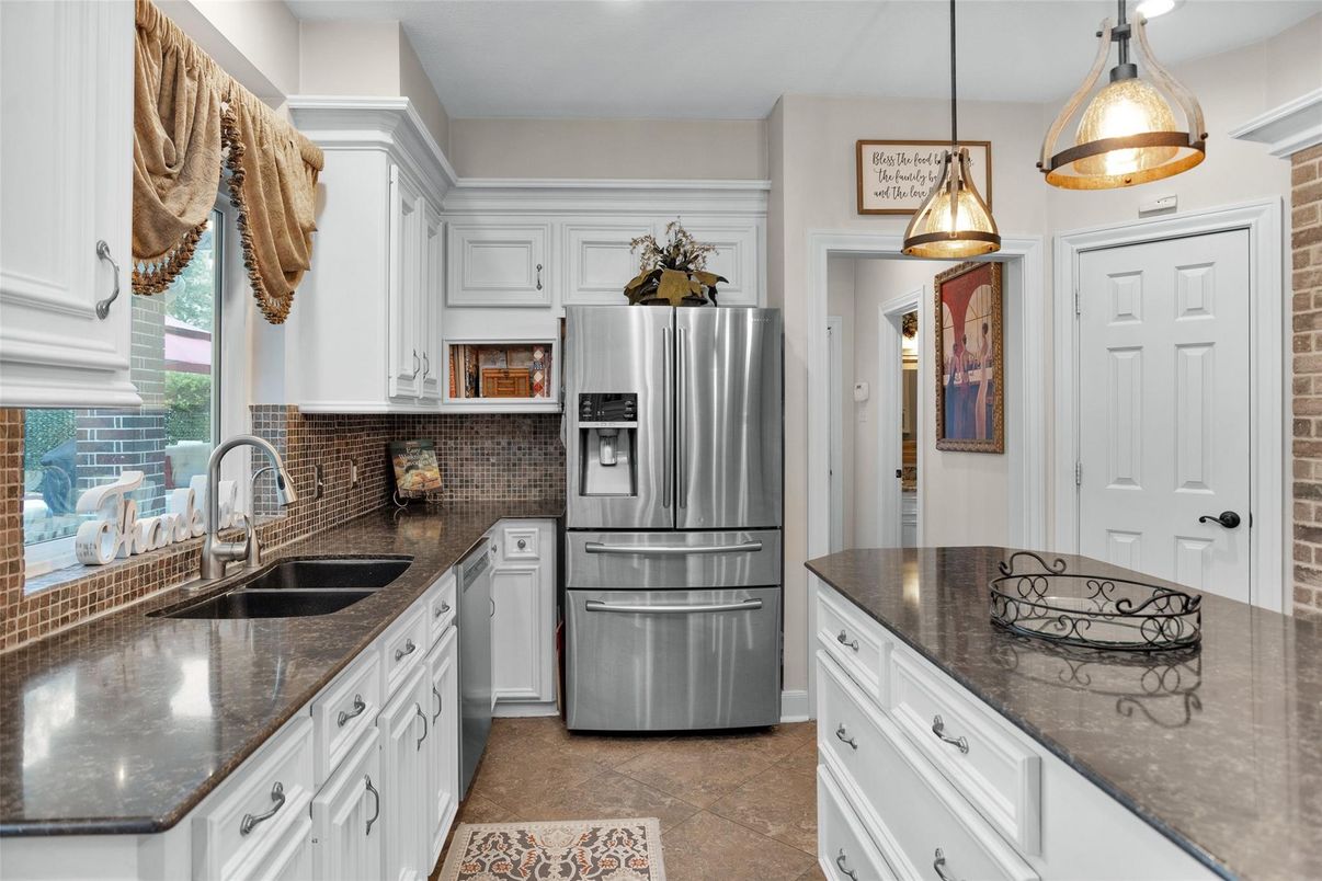 Interior, Kitchen, Pendant Lights, Stainless Steel Appliances