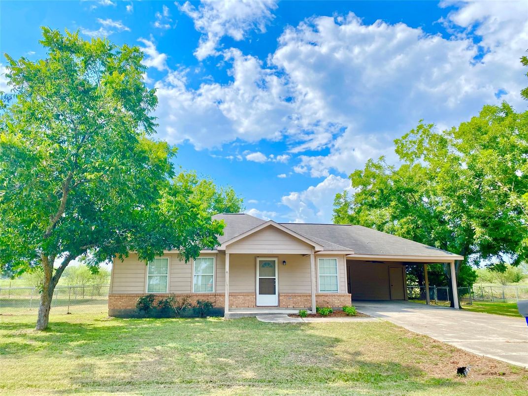 Backyard, Exterior, Facade, Ranch