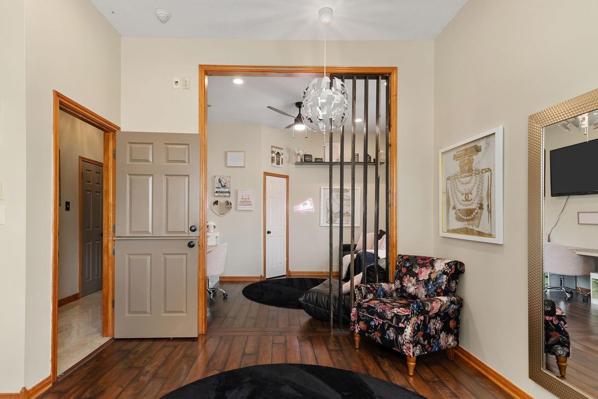 Interior, Pendant Lights, Recessed Lighting, Wood Texture Flooring