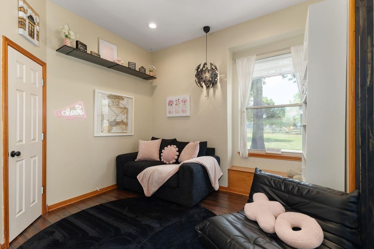 Interior, Pendant Lights, Recessed Lighting, Wood Texture Flooring