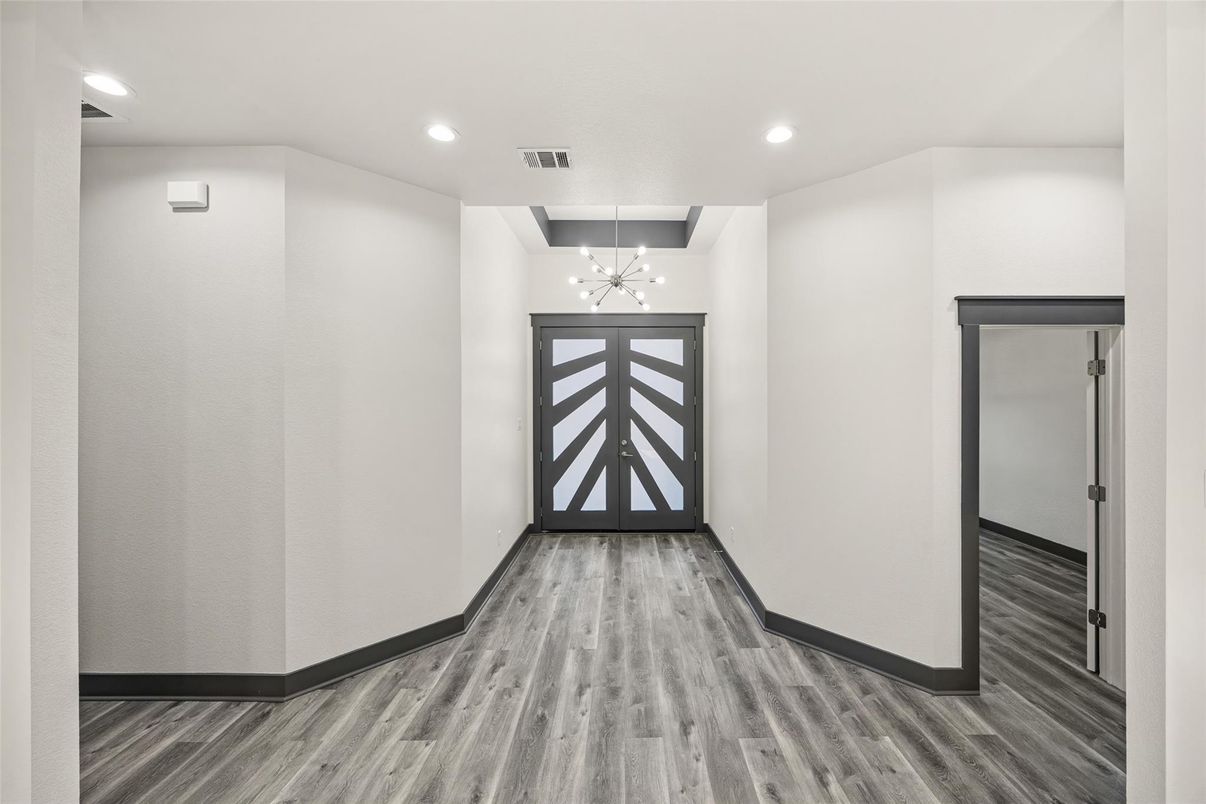 Interior, Pendant Lights, Recessed Lighting, Wood Texture Flooring