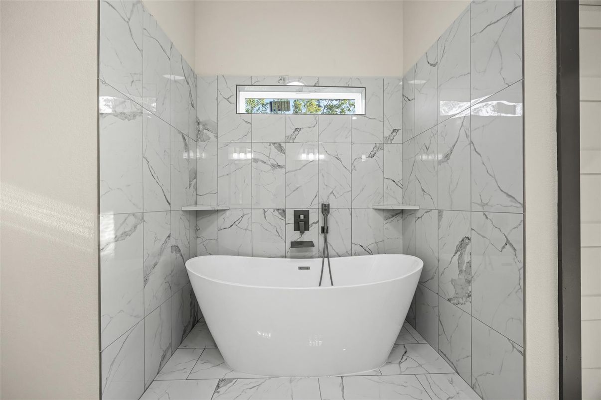 Bathroom, Free Standing Baths, Interior, Marble, Marble Walls