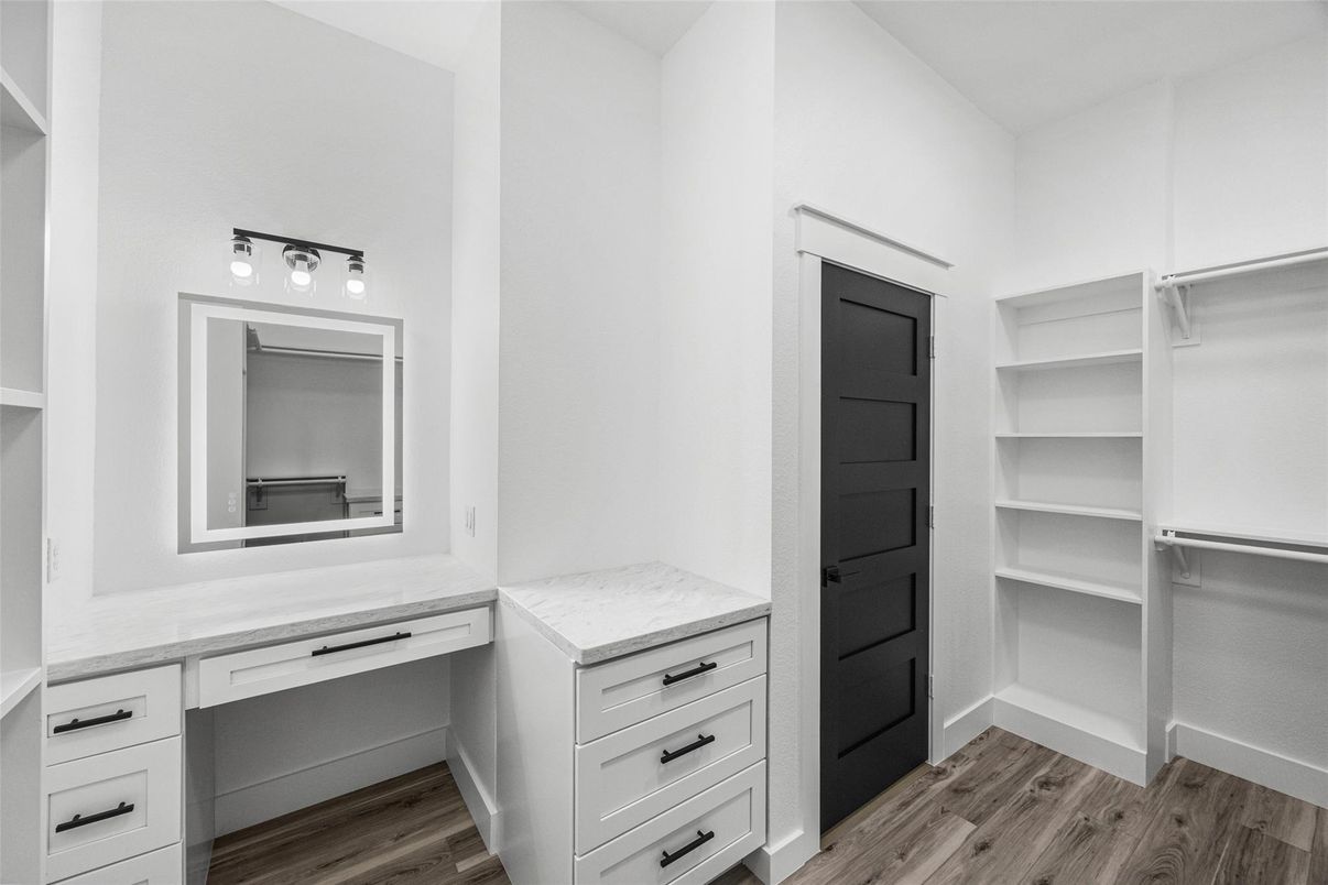 Bathroom, Interior, Walk-in Closets, Wood Texture Flooring