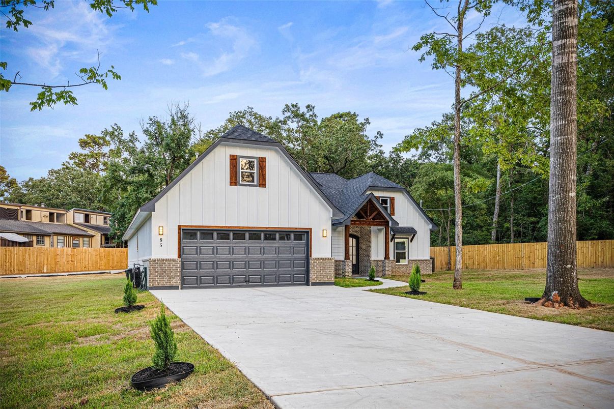 Attached, Exterior, Facade, Farmhouse