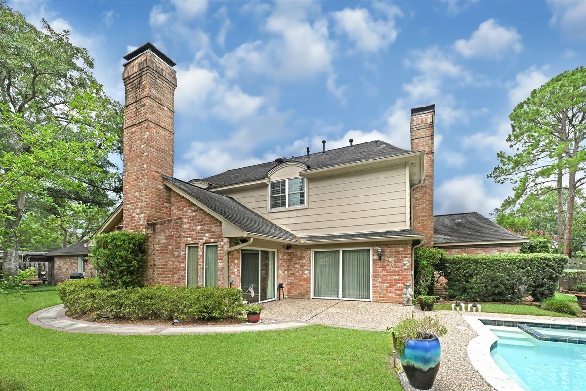 Exterior, Facade, Brick Facade, Pool, Split Level