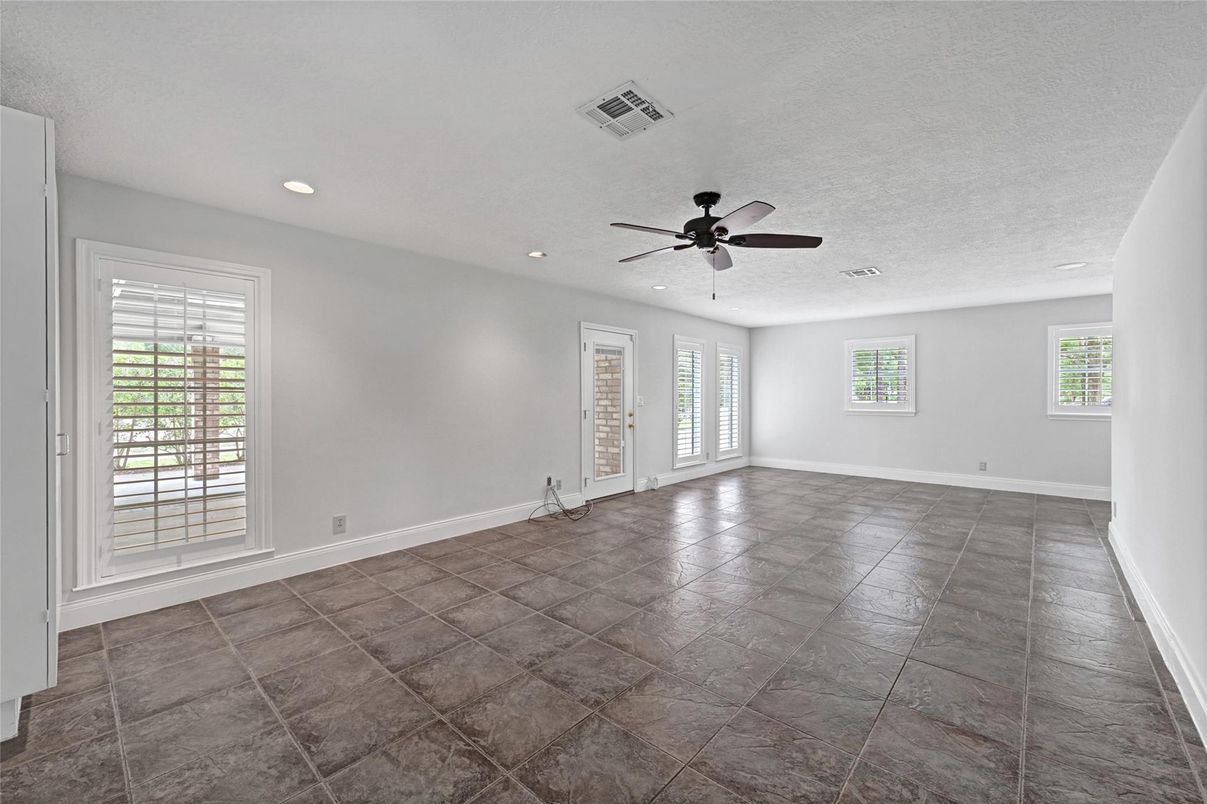 Empty room, Interior, Recessed Lighting