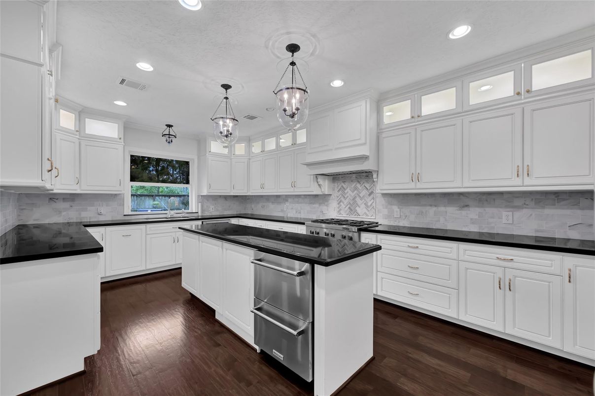 Interior, Kitchen, Pendant Lights, Recessed Lighting, Wood Texture Flooring