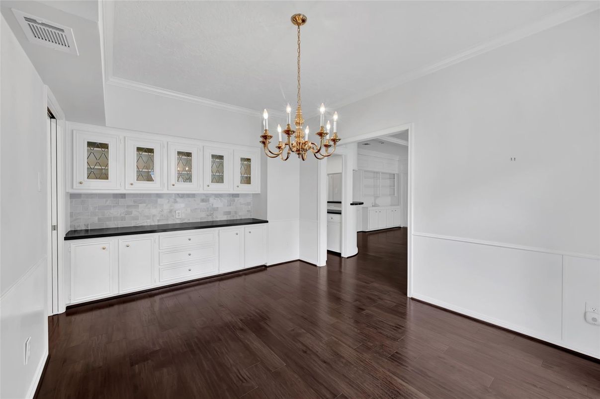 Chandelier, Empty room, Interior, Wood Texture Flooring