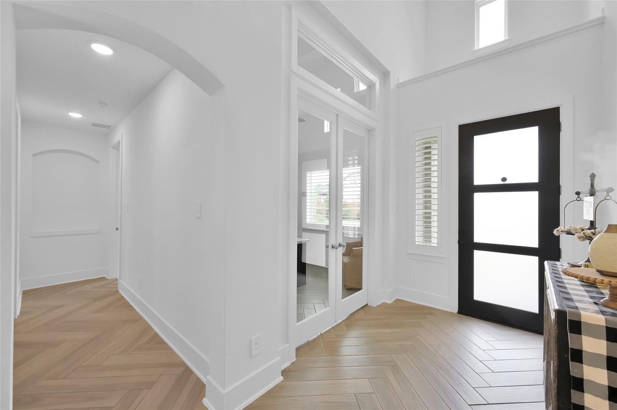 Interior, Recessed Lighting, Wood Texture Flooring