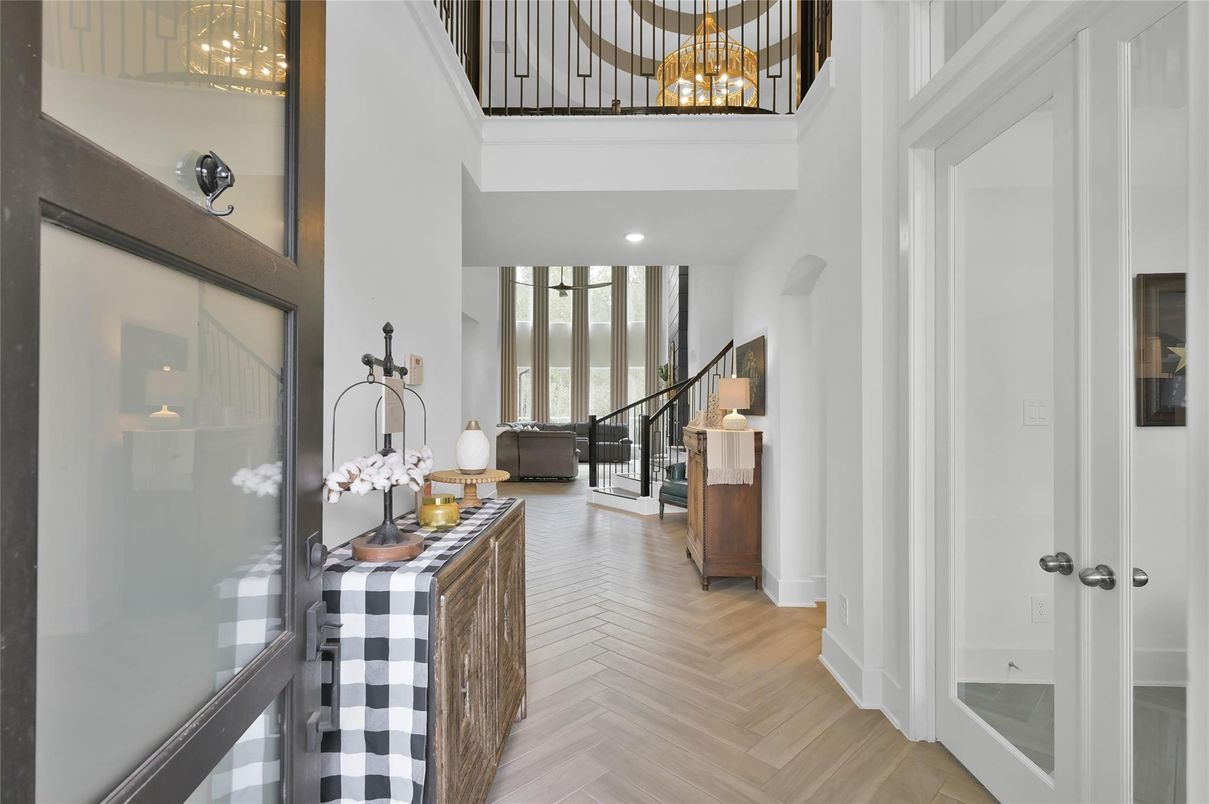 Interior, Pendant Lights, Recessed Lighting, Wood Texture Flooring