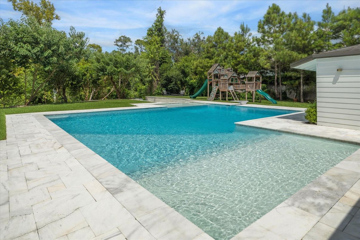 Exterior, Playground, Pool
