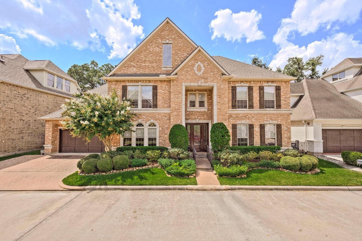 Attached, Exterior, Facade, Brick Facade, Brick Traditional