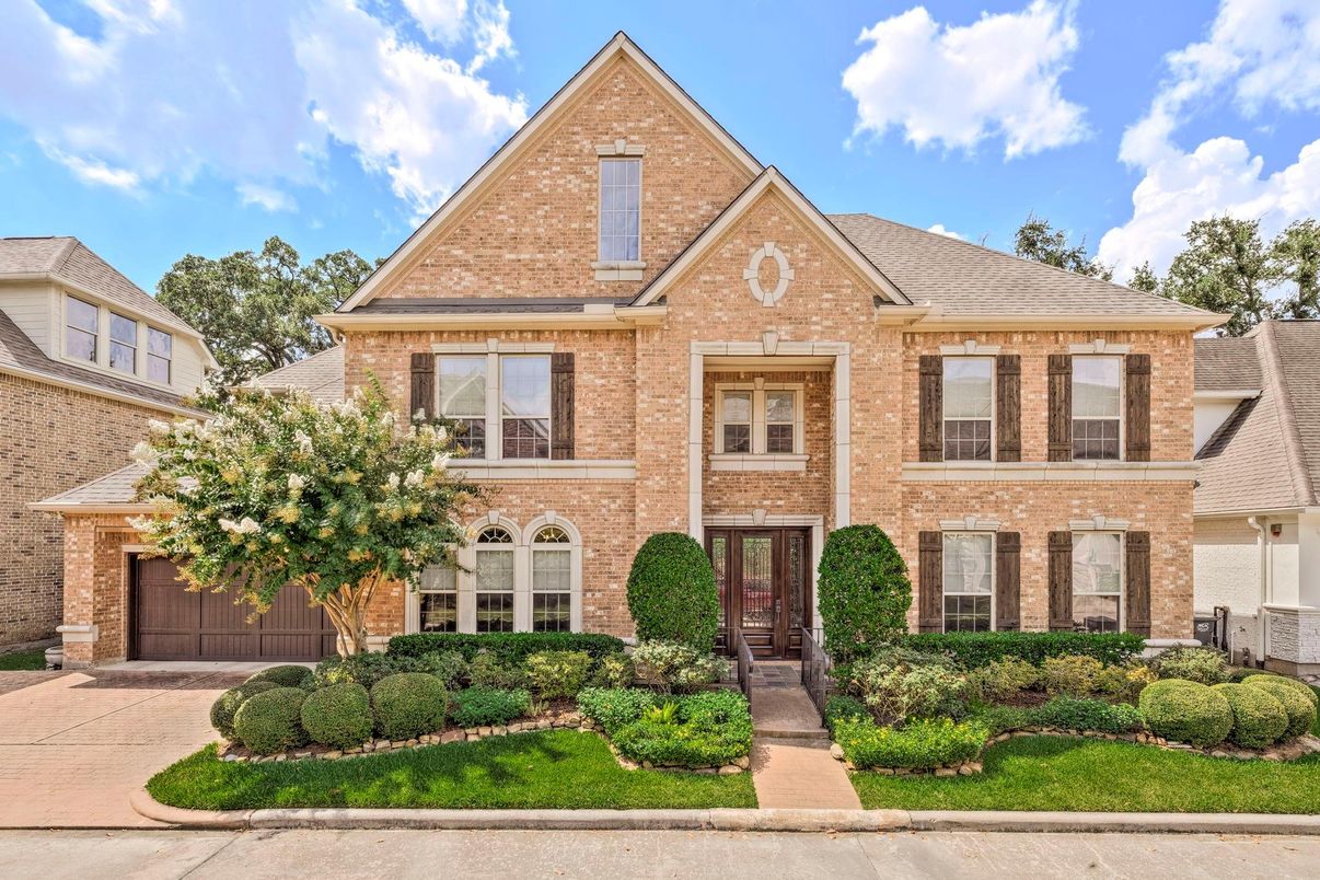 Attached, Exterior, Facade, Brick Facade, Brick Traditional