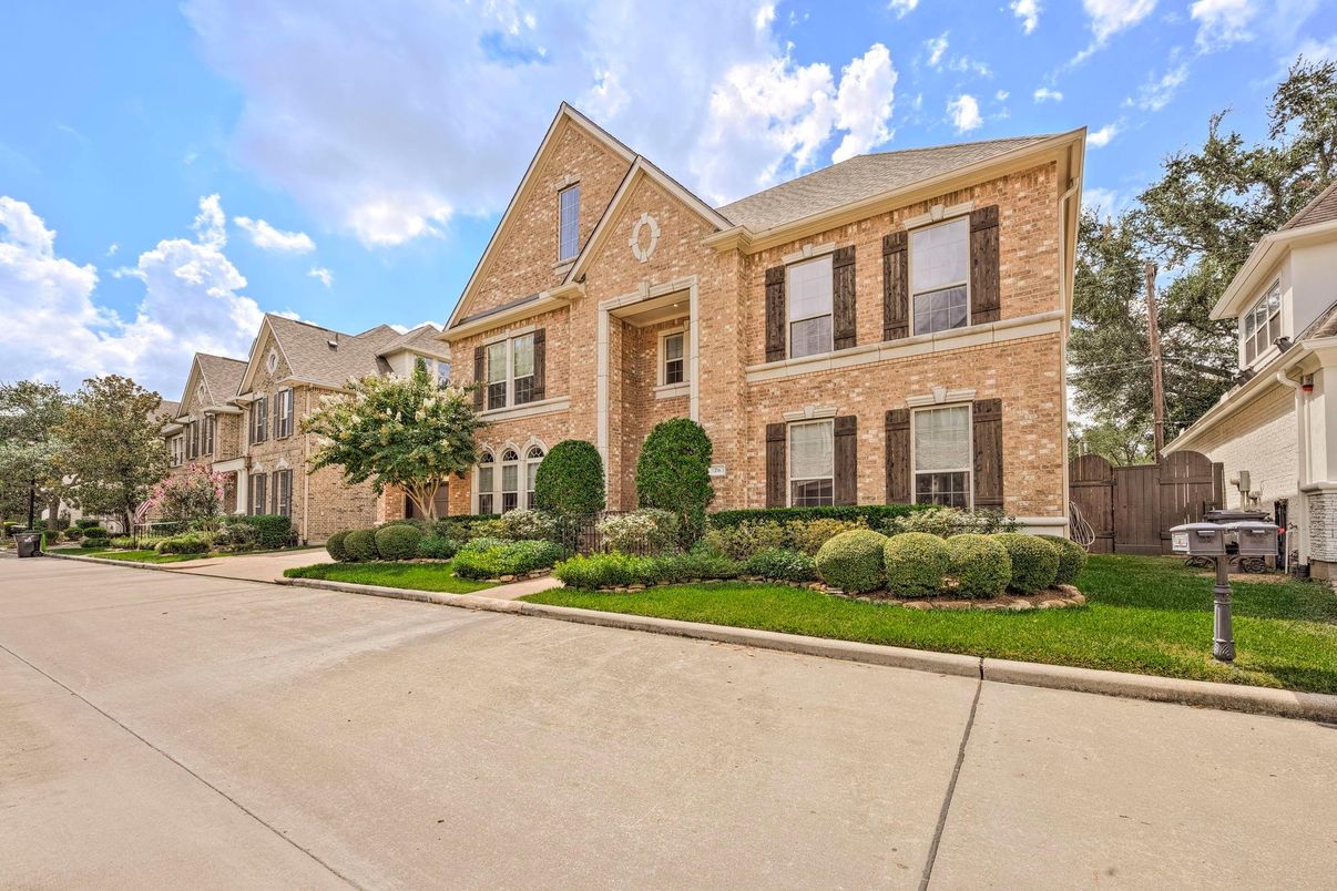 Exterior, Facade, Brick Facade, French Provincial